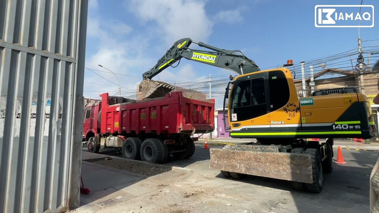 Excavacion de Calzaduras con Miniexcavadora en Chorrillos | Maquinarias Iamaq S.A.C.