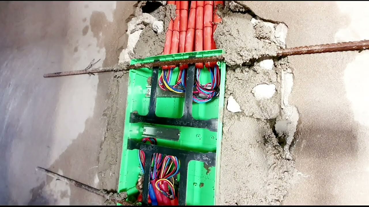 Замена старого центрального щита для разводки электричества в доме
