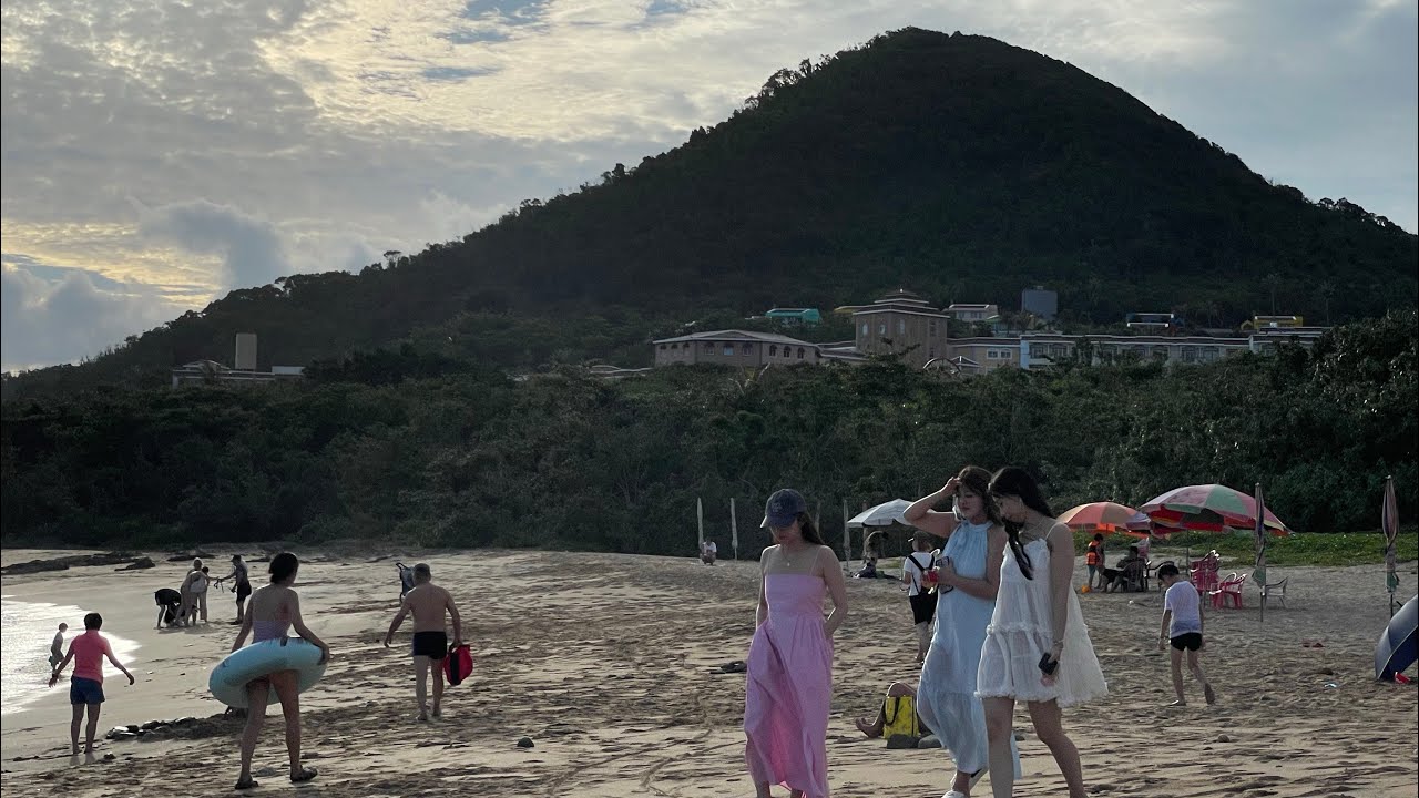 Beach scenic Mountain views