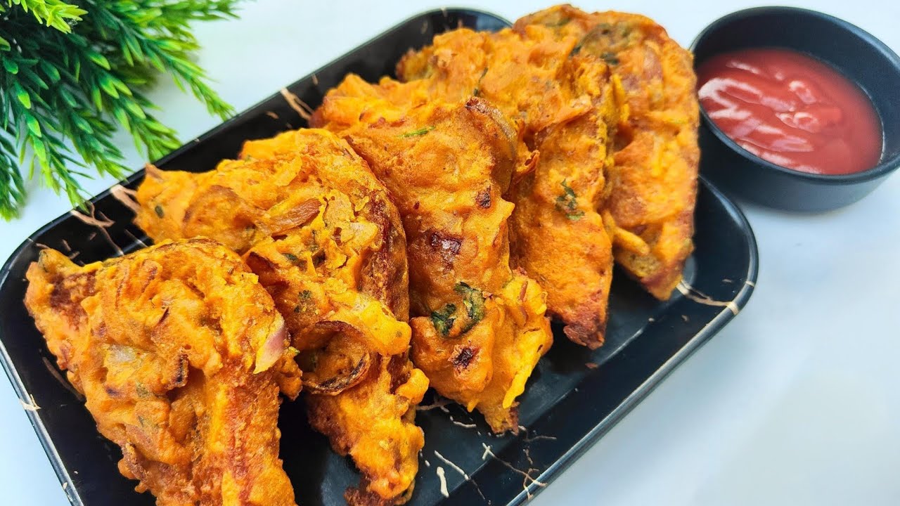 मैंने आज ऐसी रेसिपी बनाई है जिसमें आपको दो चीजों का स्वाद एक ही में मिलेगा | Bread Onion pakoda 