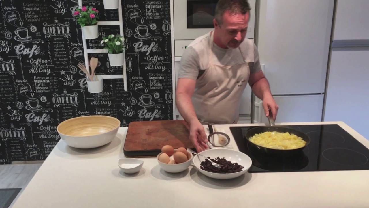 Tortilla de patata con morcilla dulce
