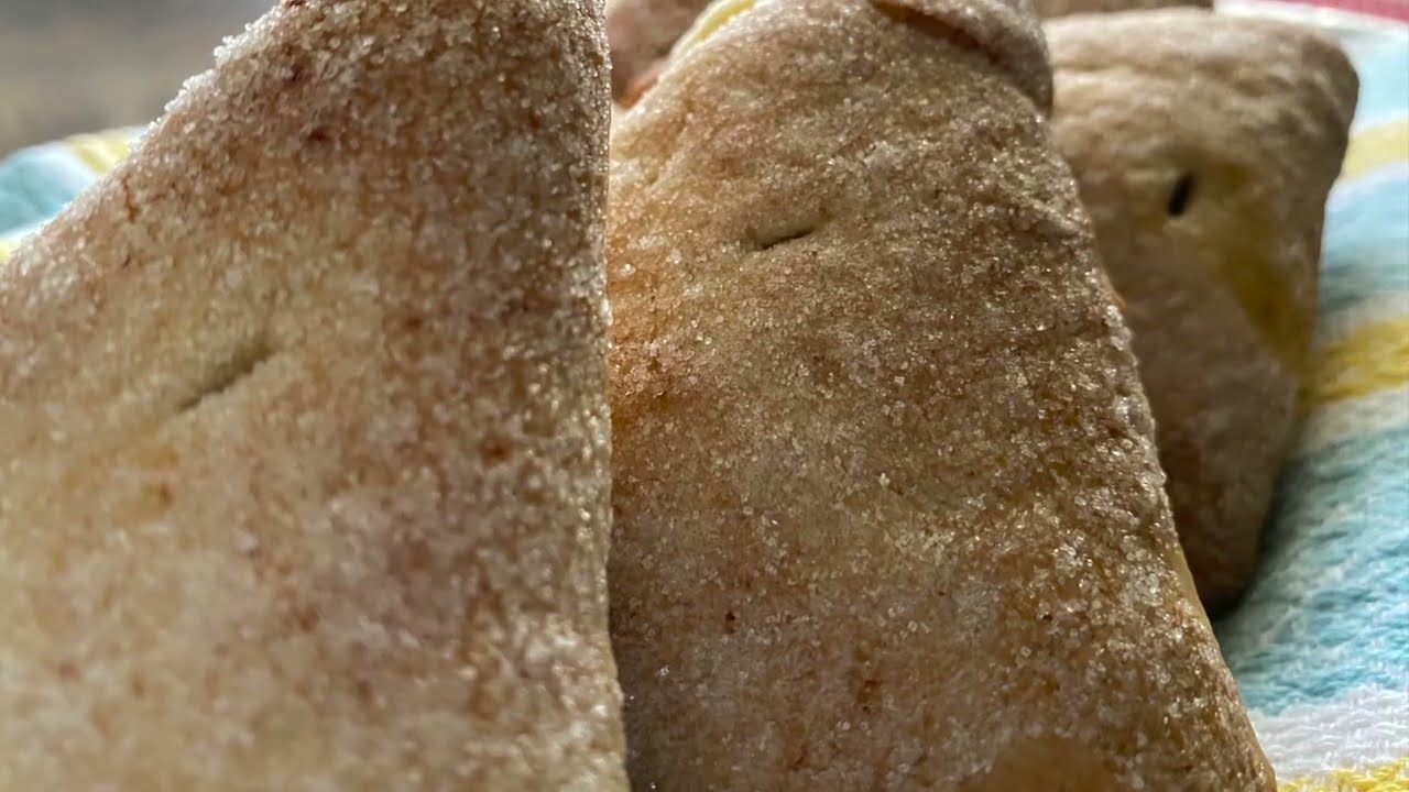 #Picos estilo nicaragüense.  #Pastelitos de queso y azúcar.