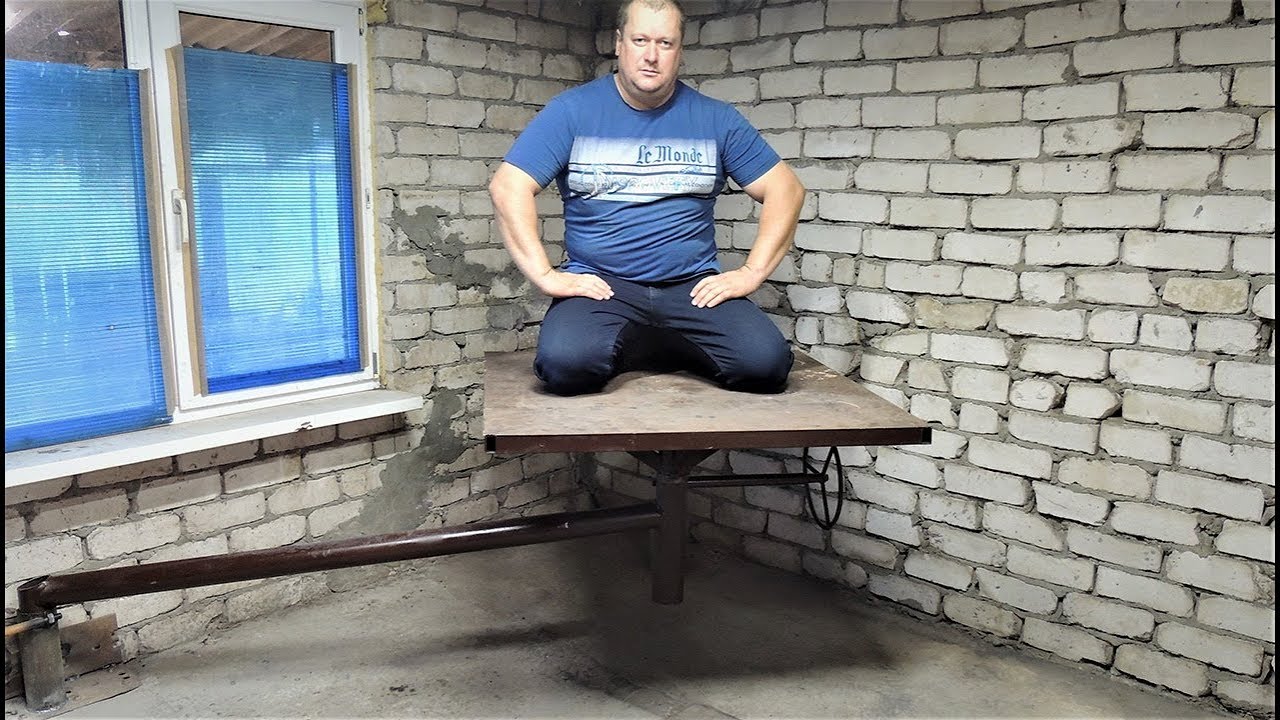 Сделал интересный стол для мастерской