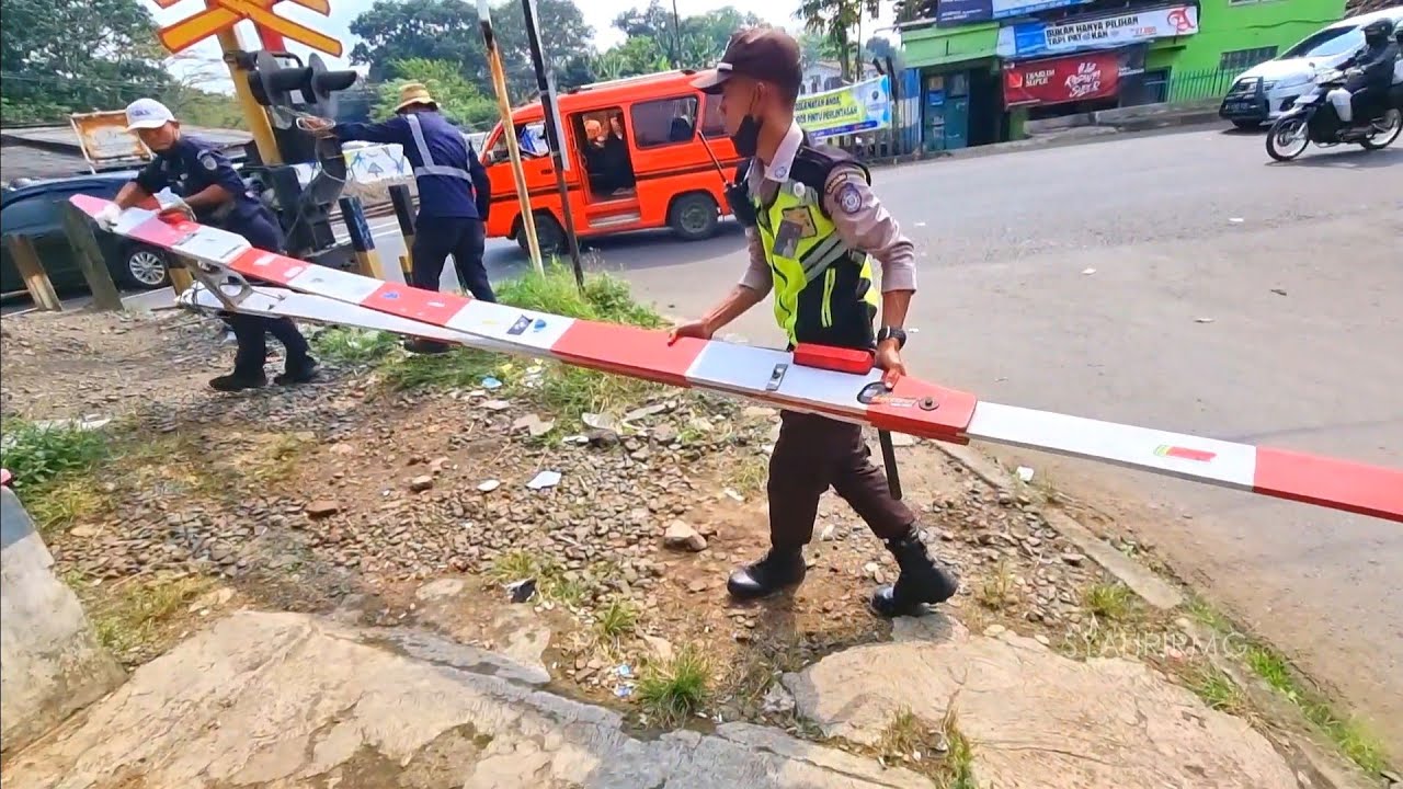 Proses Perbaikan Palang Pintu Yang Patah