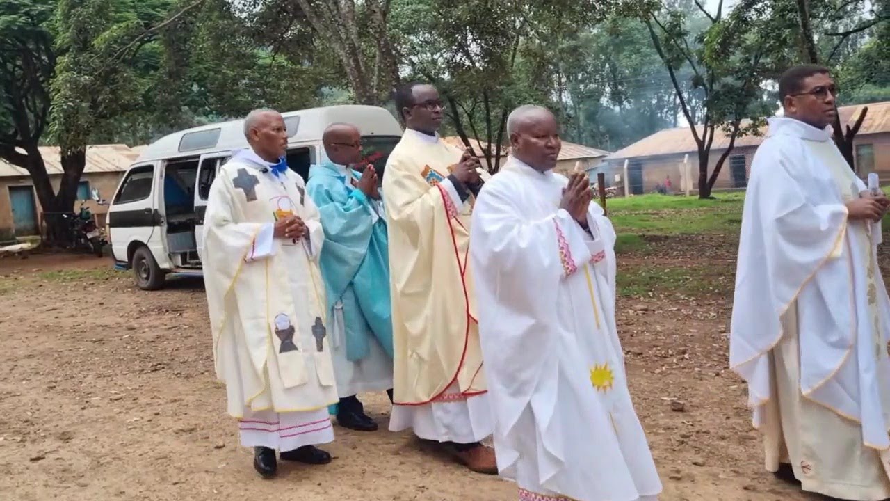 MISA NZIMA YA KUPOKELEWA WANAUTUME WAPYA :PAROKIA YA KRISTU MFALME-DAREDA MISSION.