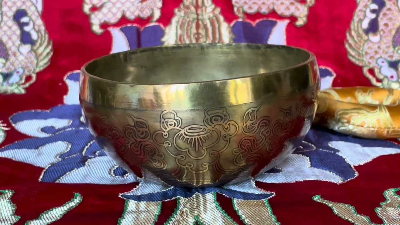455 grammos tibeti mantrás hangtál 7 fémből napsárga brokát alátéttel
