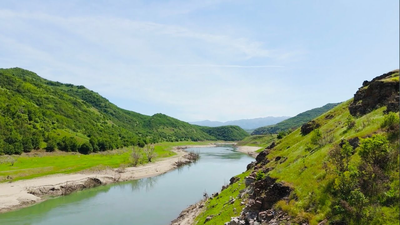 A GREEN  İMPRESSİVE VALLEY AND RELAXİNG MUSİC
