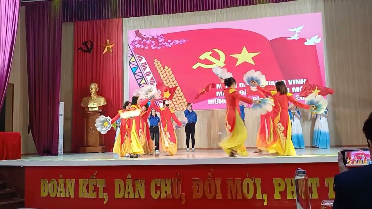 Gl  vn chào mừng đại hội đảng TDS 4 biểu diễn