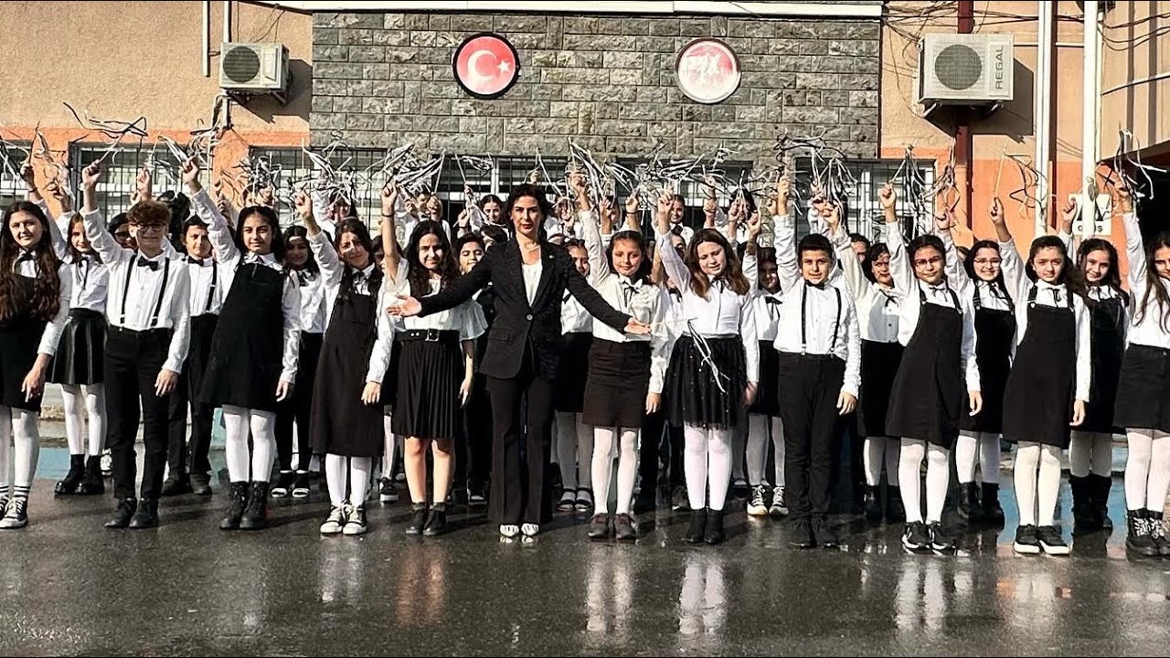 Bir Başkadır Benim Öğretmenim