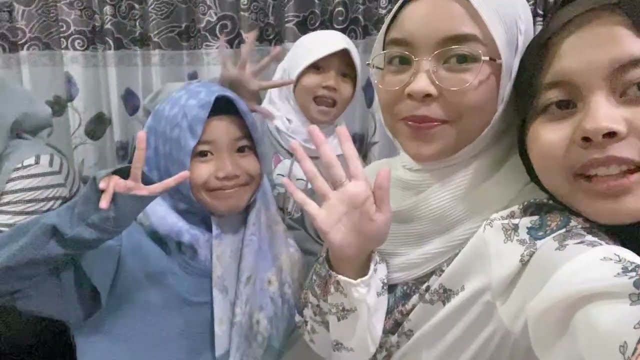 in javanese we say MEGENGAN😂