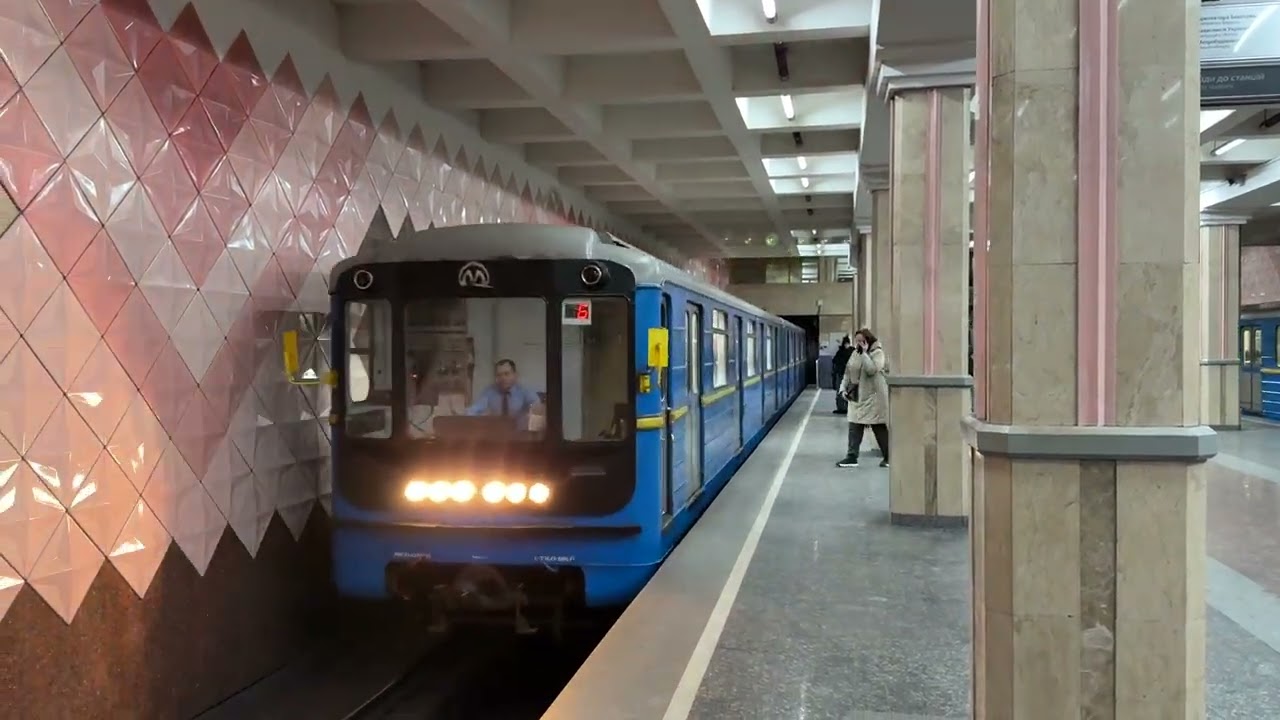 81-718/719 №0250-0251 прибывает на станцию 23 августа | Харьковское метро