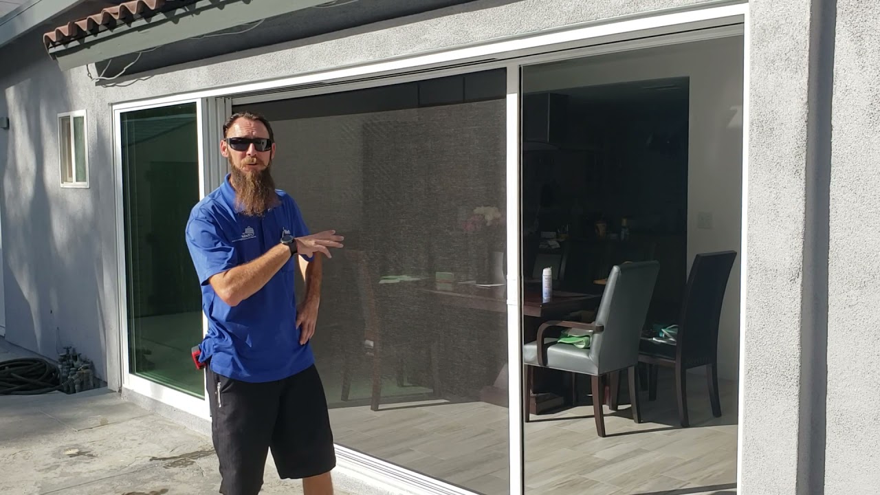 Wizard Horizon retractable screen door