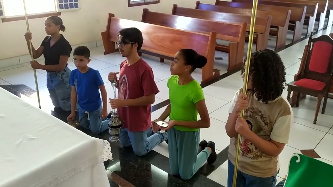 Formação de coroinhas e Cerimoniários+Momento da consagração em Solenidades