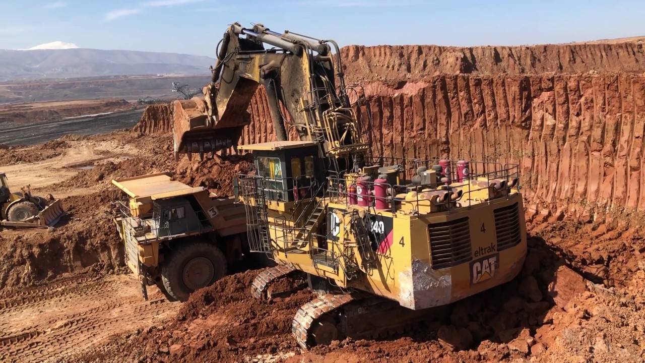 Caterpillar 6040 Excavator Loading 250 Tonnes Dumpers And Operator View