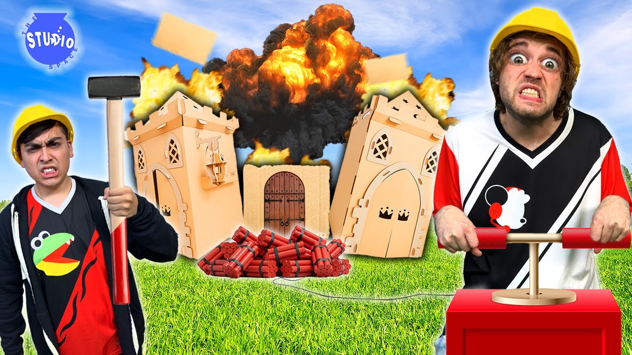 Who Can Destroy the Box Fort Obby Fastest?
