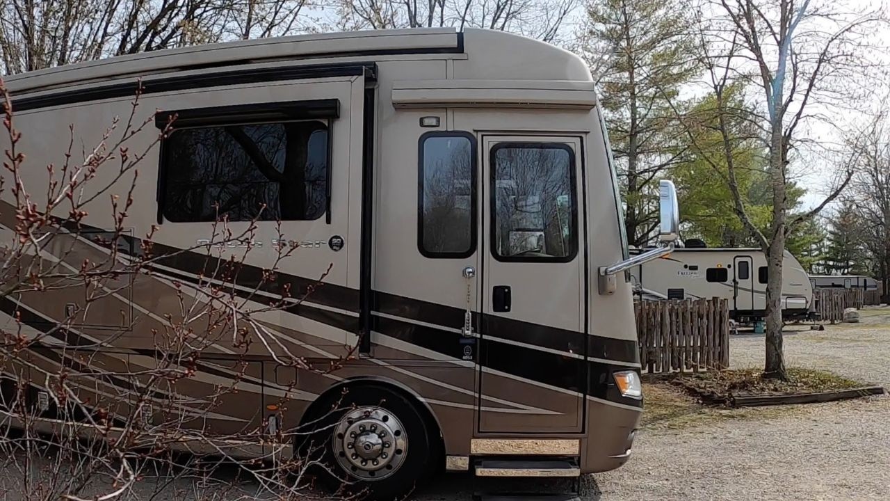 RV Camping at Branson Treehouse Adventures Close to Silver Dollar City