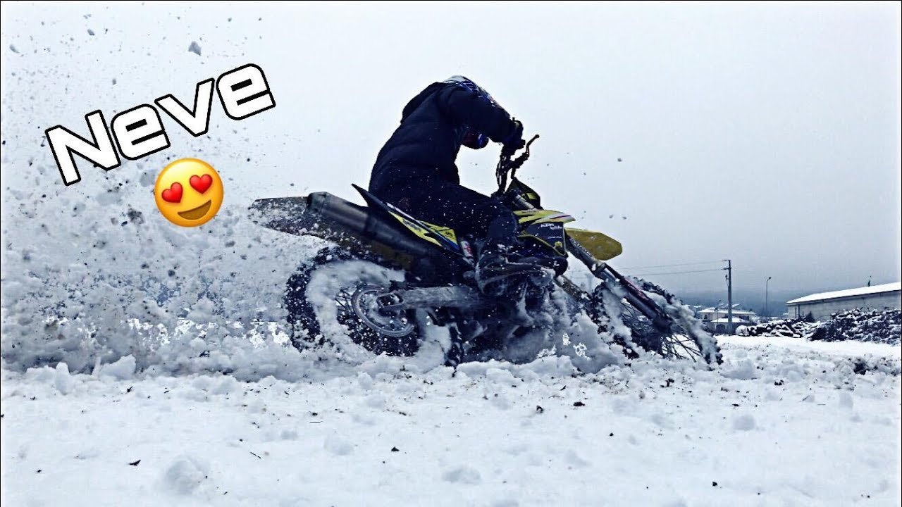 IN MOTO SULLA NEVE + CRASH