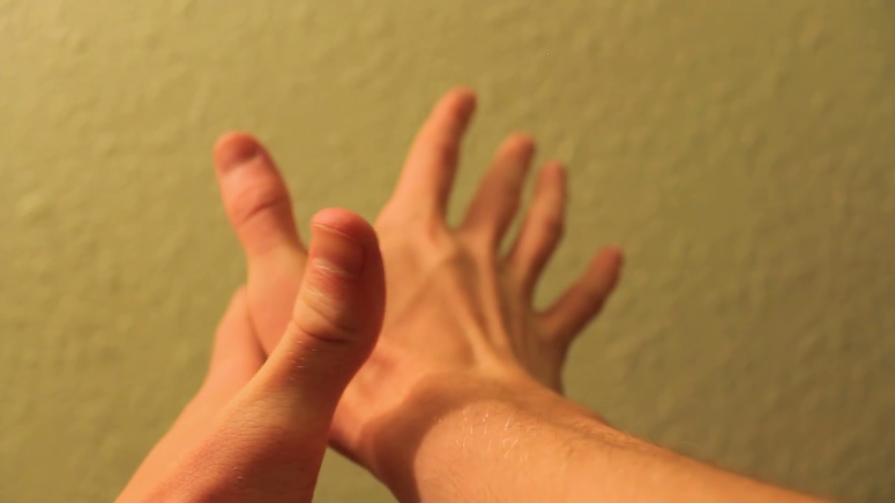 How to crack the lower thumb joint