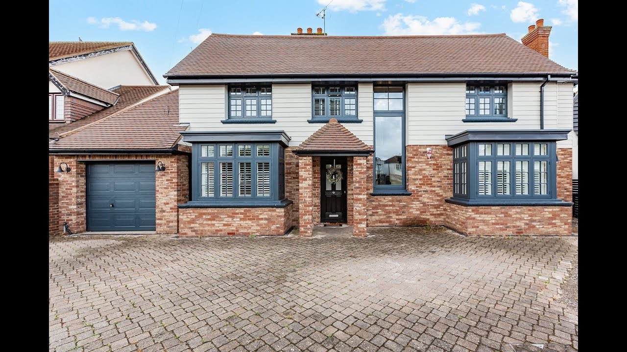 Harrow Drive, Hornchurch, RM11 1NX