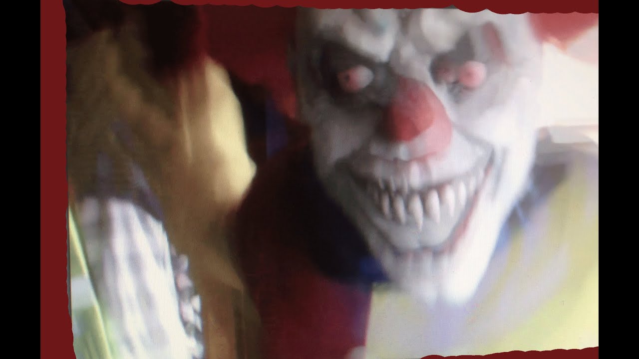 SCARY CLOWN IN SHED - JUMP SCARE PRANK - KILLER CLOWN - Robert Valentine Films