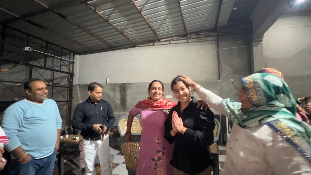 पोती को माँ का मिला आशीर्वाद की वो जीत कर आये | village family | UP Vlogger Babli