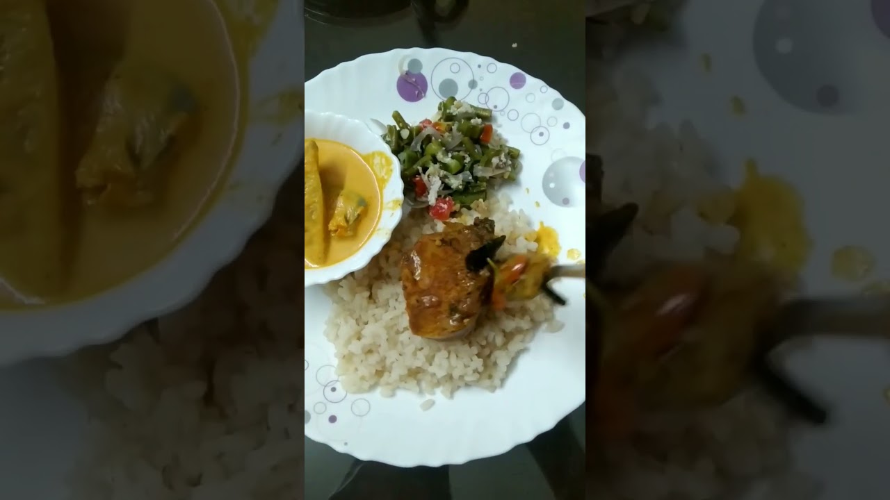Mangalorean meal:Boiled rice, Bangda Macrel fish curry, Long  beans suke, King fish steam fry