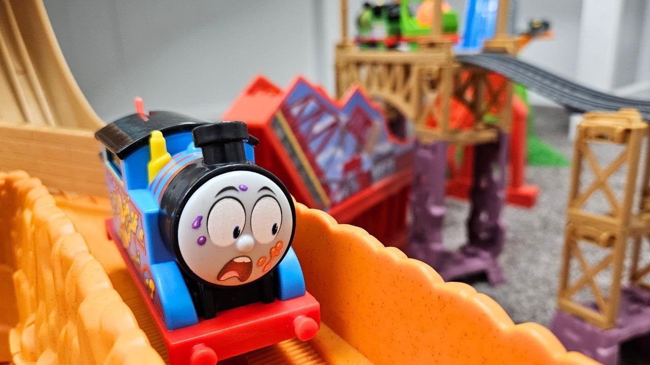 Thomas & Friends Sky High Bridge Jump + Launch & Loop Trackmaster!