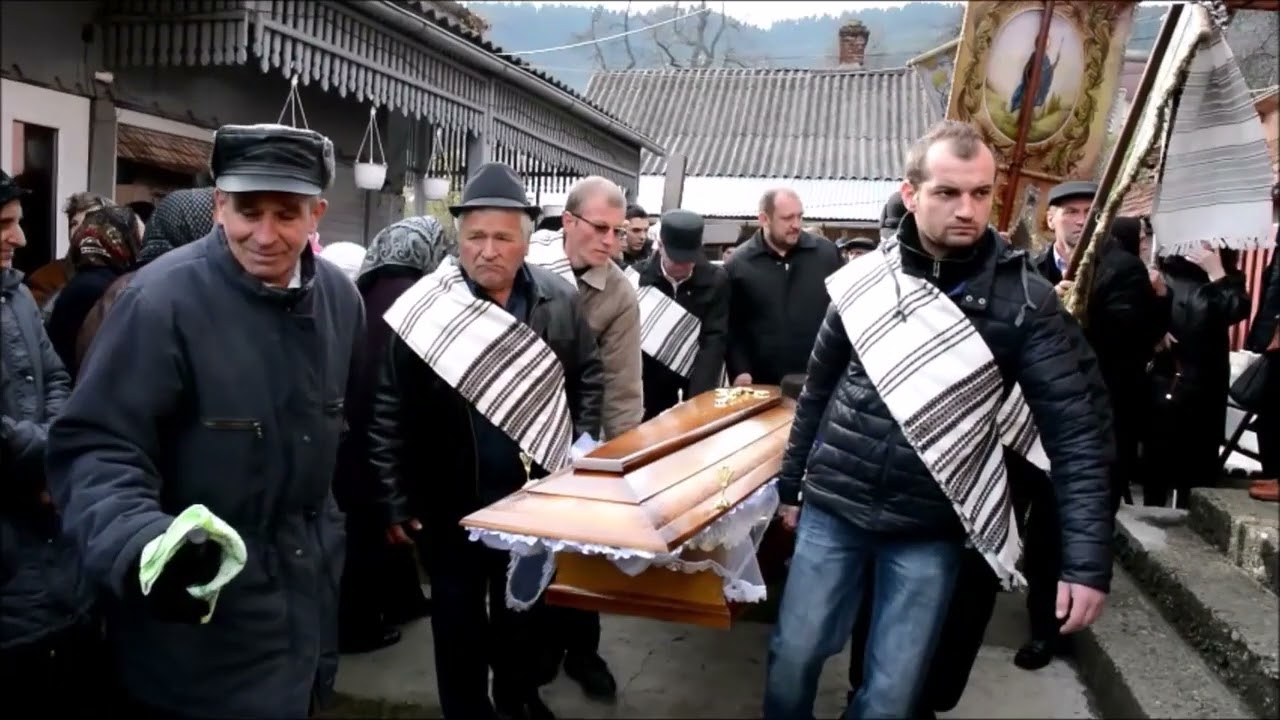 Tradiții la pregătirea persoanei decedate înainte de înmormântare