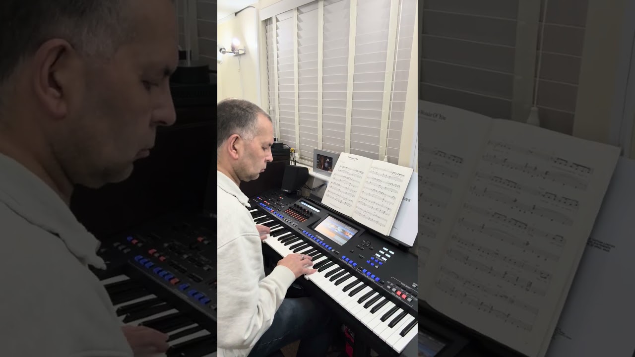 The Wonder of You played by Graham on the Yamaha Genos 2