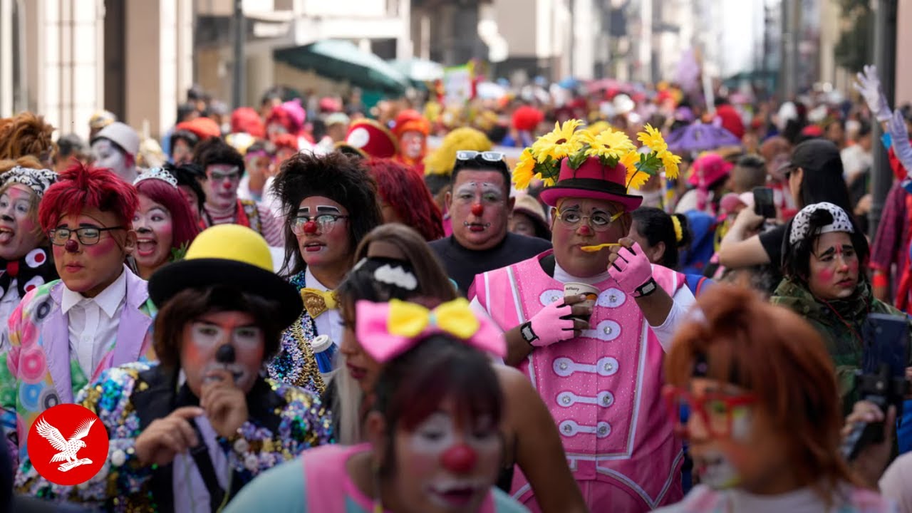 Live: Clowns parade through the streets of Lima for Peru&rsquo;s national clown day