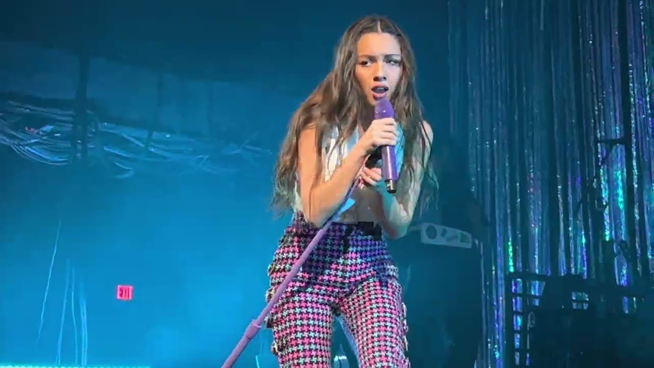 Olivia Rodrigo Live in Boston - Sour Tour Boston Live Full Concert [Flash Warning]