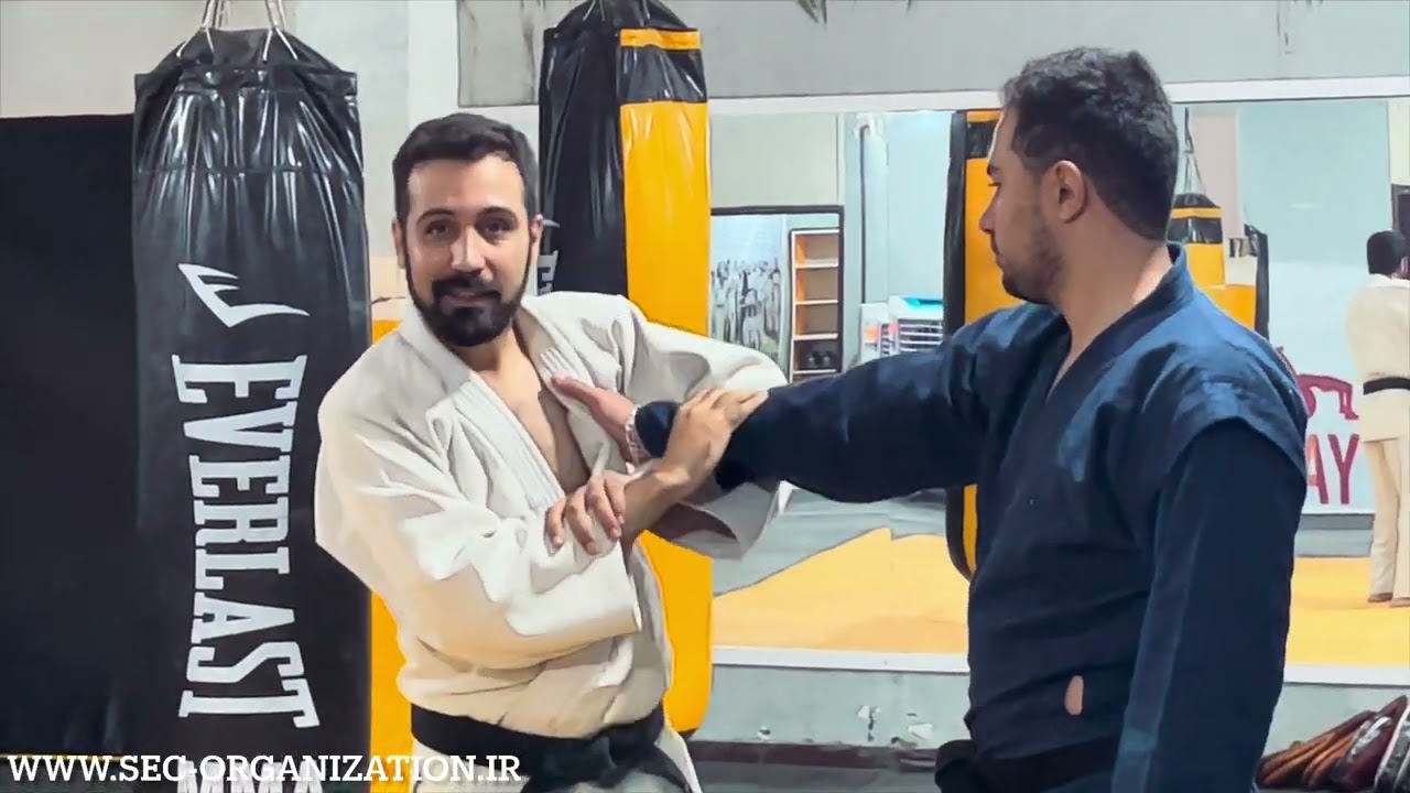 دفاع گرفتن یقه و قفل کتف - دفاع شخصی خیابانی