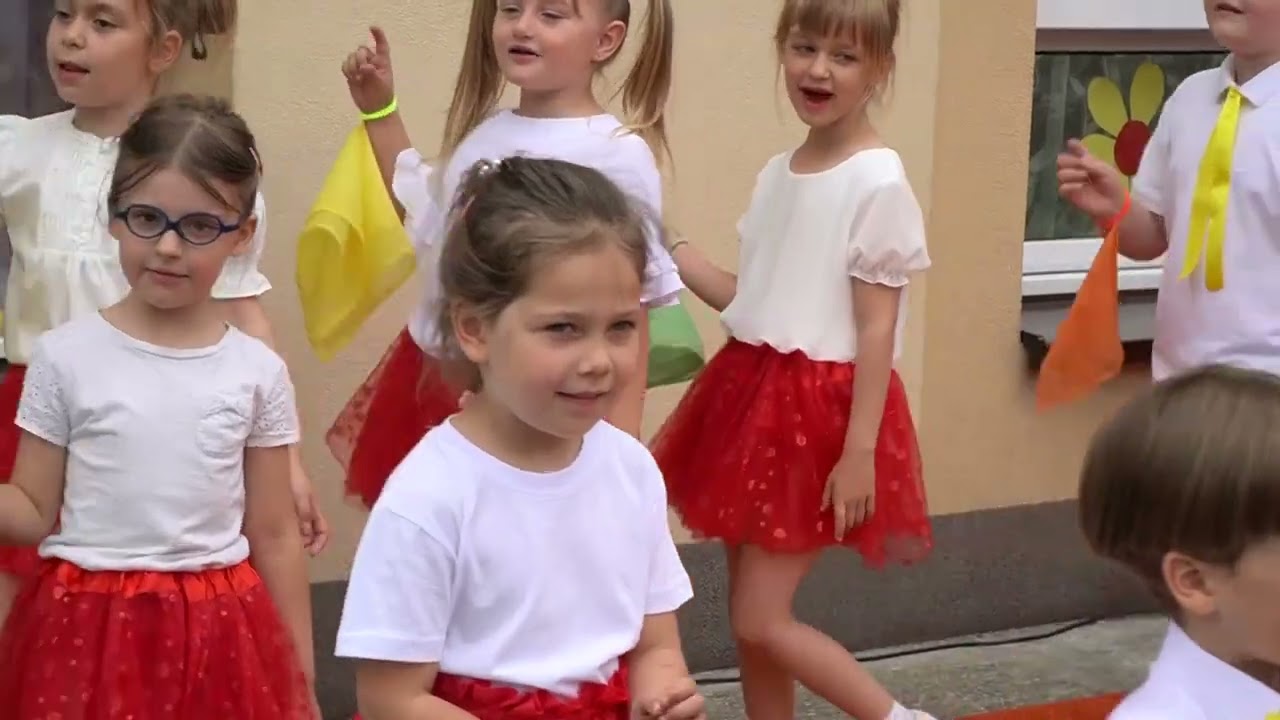 Przedszkole nr 2 w Pińczowie WIELKI FESTYN RODZINNY 2023 - grupa Biedroneczki