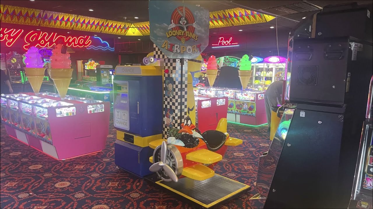 Looney Tunes Airport Kiddie Ride