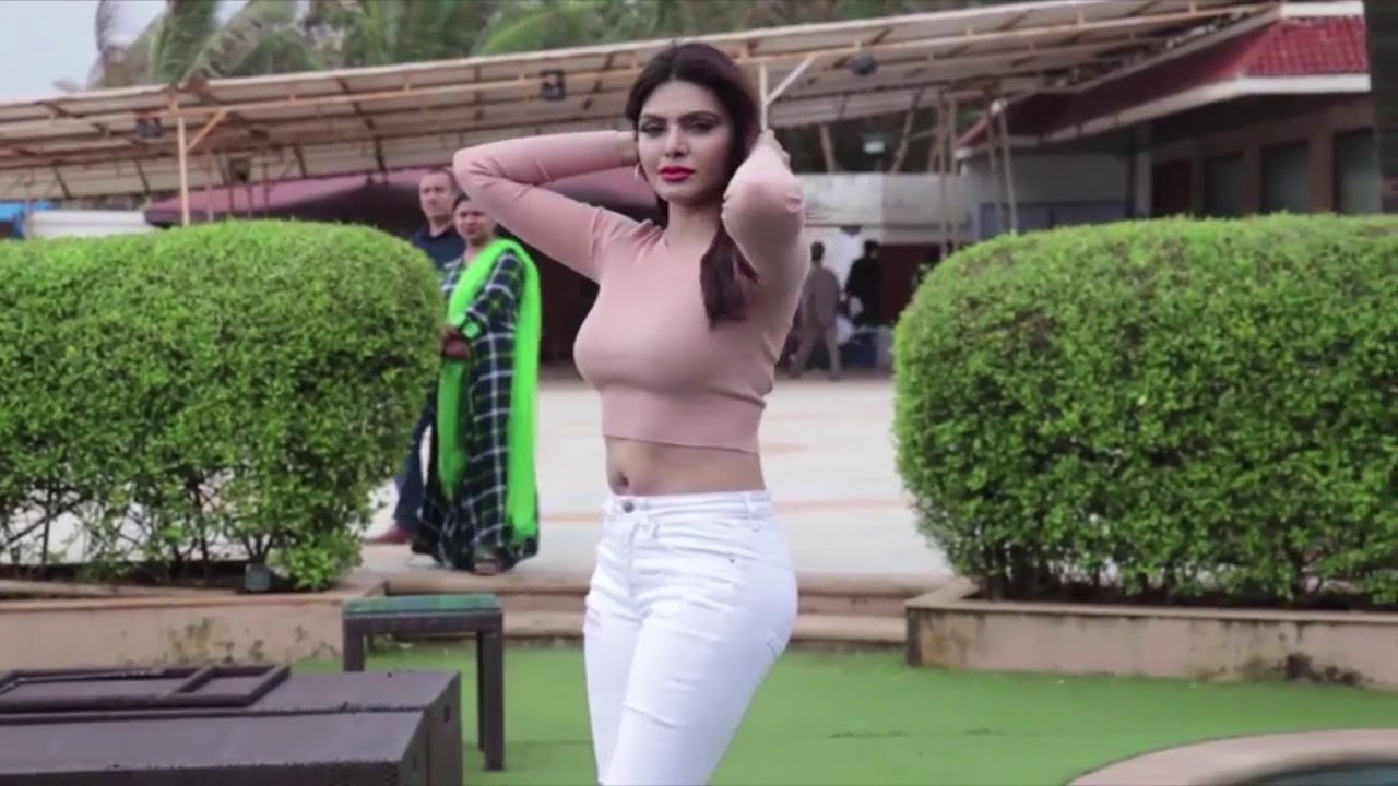 Hot Sherlyn Chopra Spotted For Photo Shoot at Sun And Sand Hotel