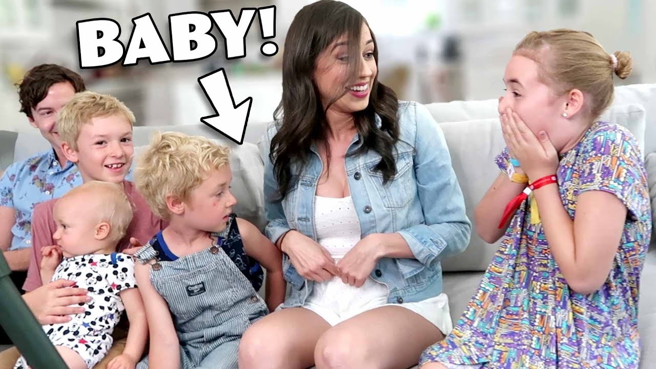 Colleen Tells the Kids She's Pregnant!