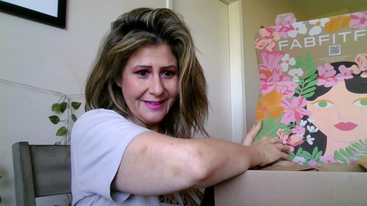 ASMR: FabFitFun Spring Unboxing