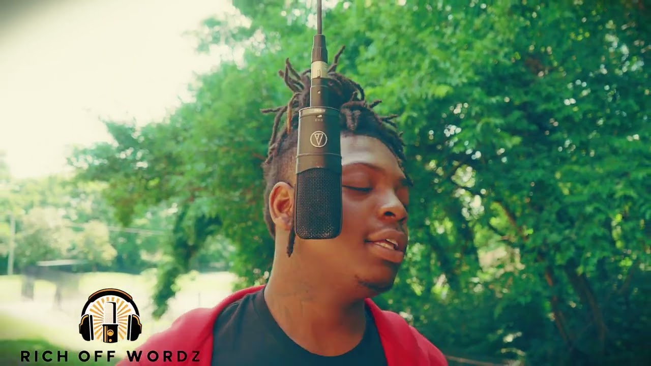 Trapoutliterrio - No Worries (Live Mic Performance)