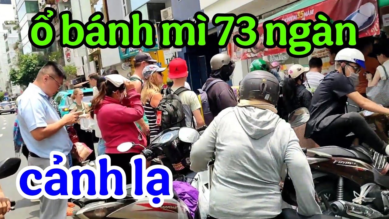 Chuyện lạ ổ b&aacute;nh m&igrave; 73 ng&agrave;n kh&aacute;ch xếp h&agrave;ng d&agrave;i