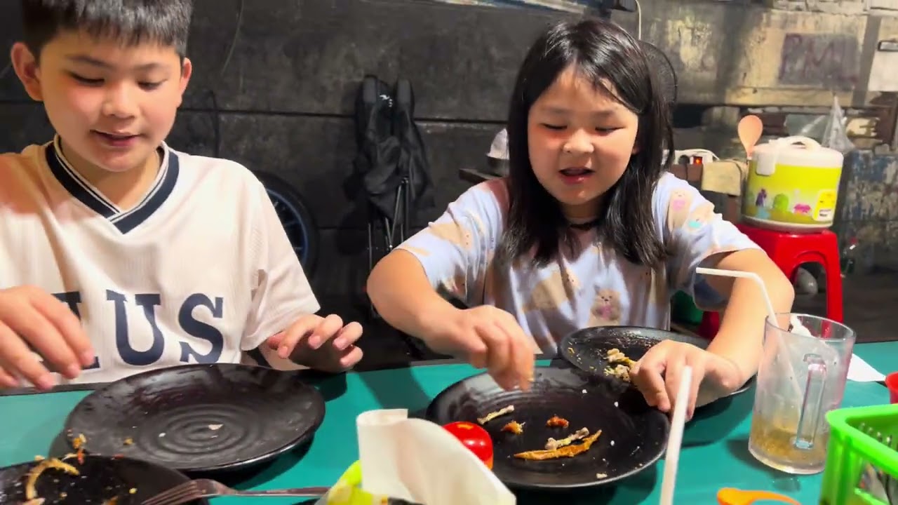 Ludes, koko makan ayam, lele, tempe 2 dan nambah nasi lagi 🤣