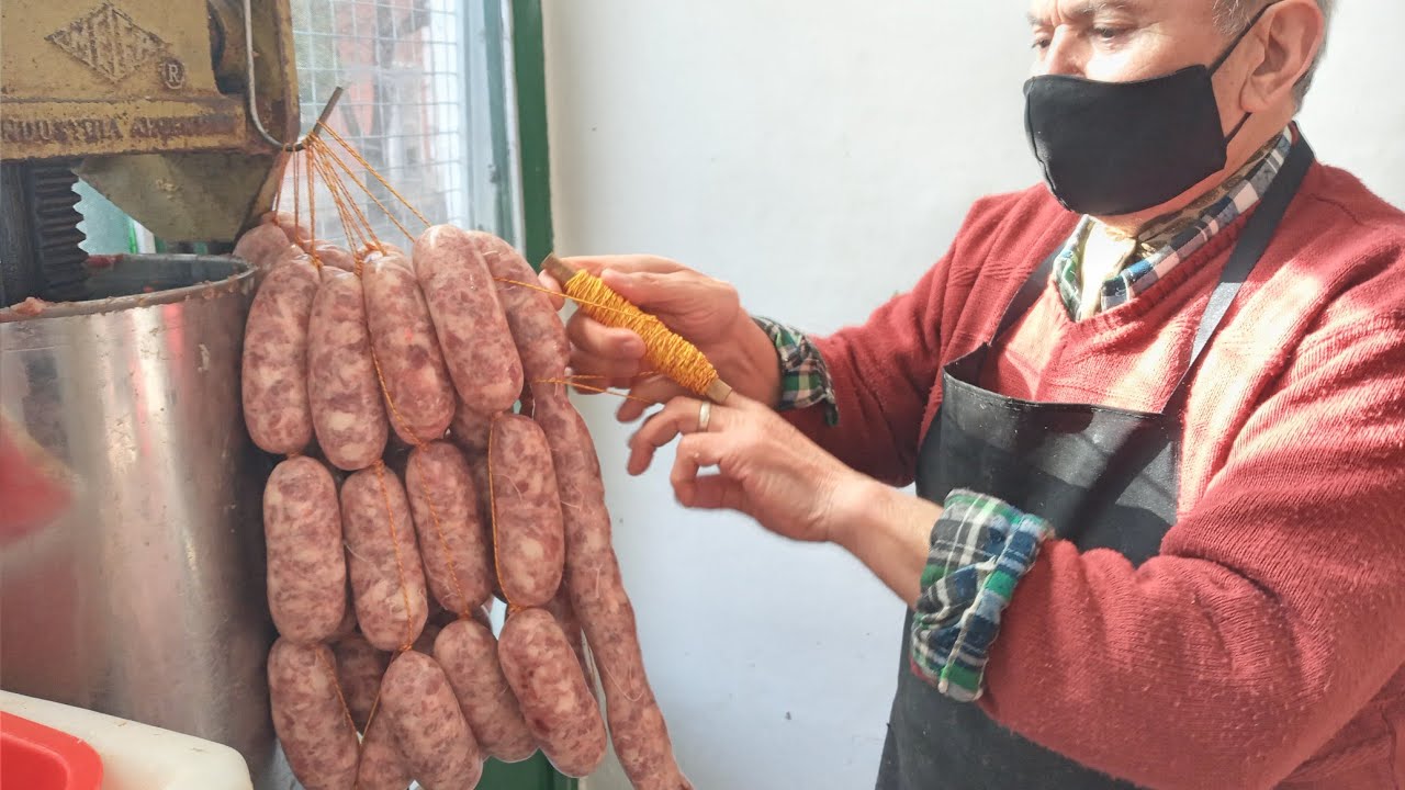 Mostrador y atado de chorizos carniceria DON PONCE