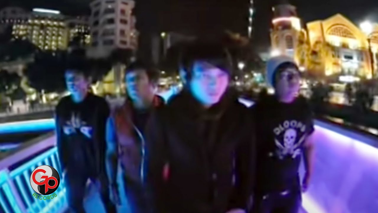 Five Minutes -  Semakin Ku Kejar Semakin Kau Jauh (Official Music Video)