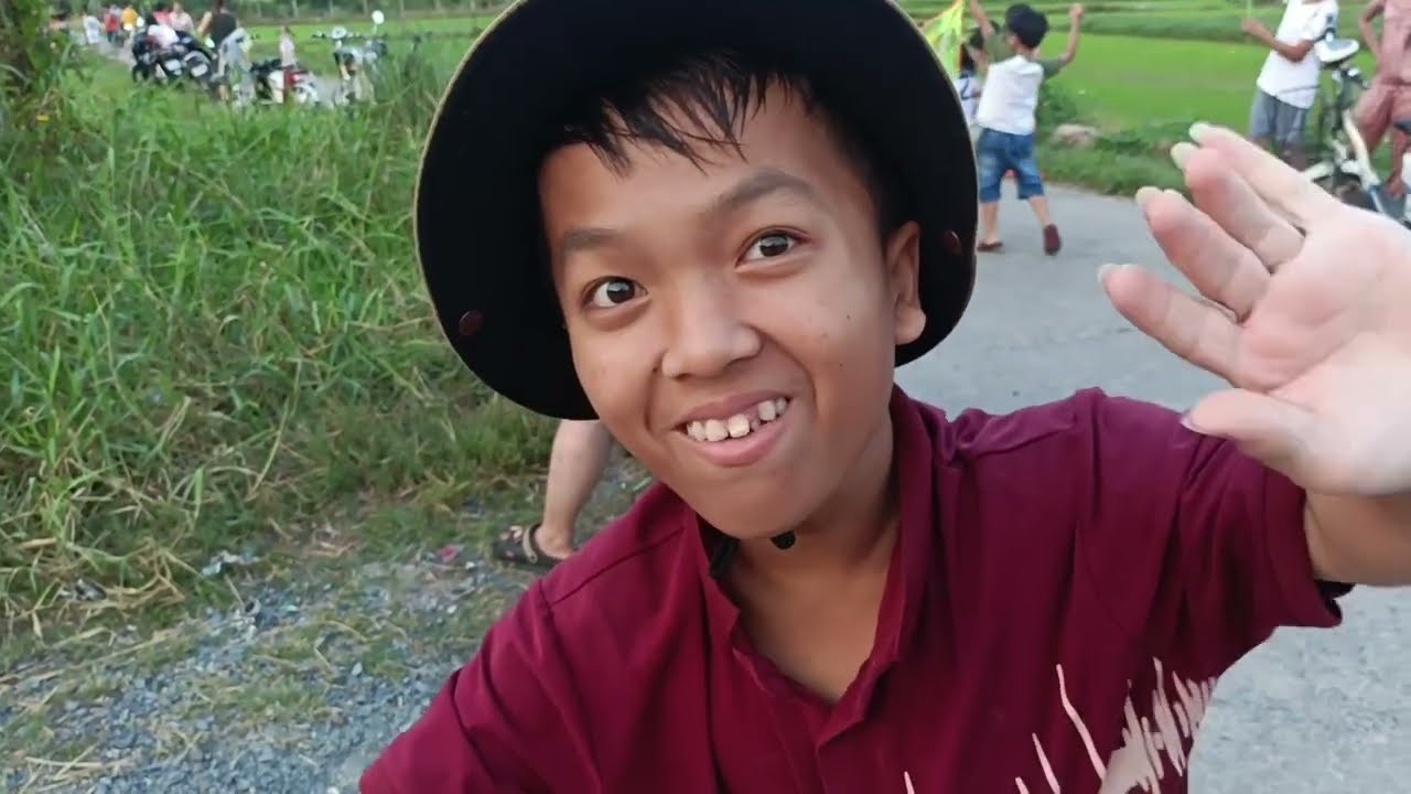 Chú Lùn Chạy Xe Đạp Hài Hước Lắm Quý Khán Giả Ơi 😄