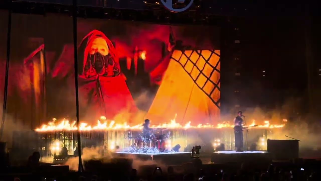 Twenty One Pilots Perform “City Walls” LIVE at Midflorida Credit Union Amphitheater 10.11.25 Tampa