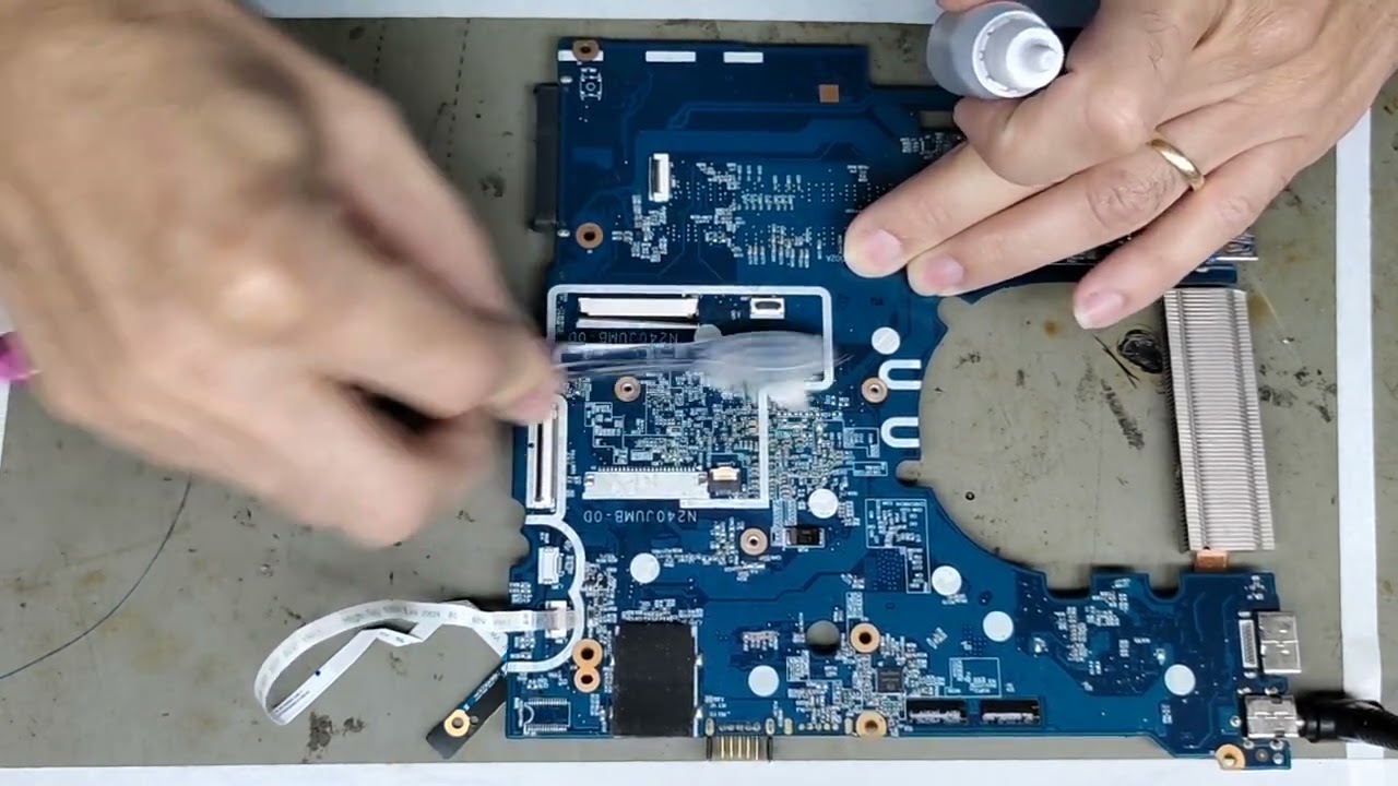 Sony Vaio VJF154F11X liga e não dá video