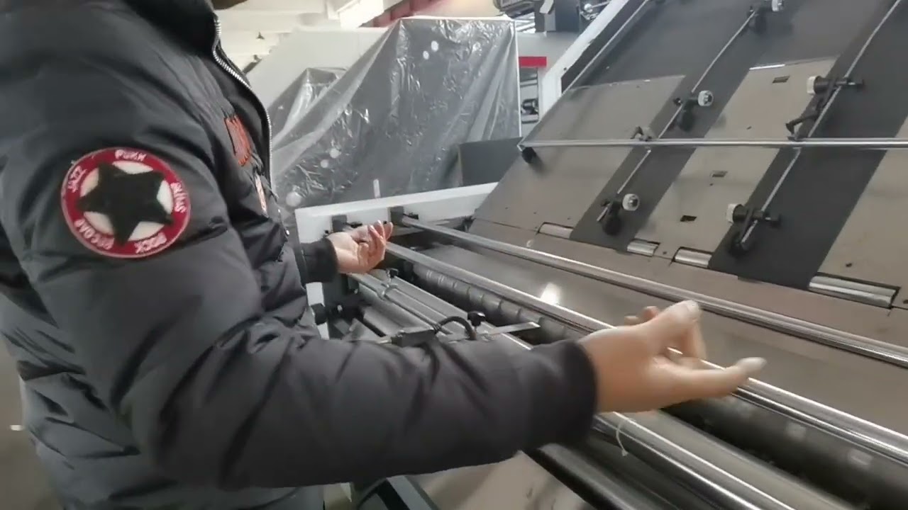 Automatic medium speed Flute laminator Roller pressure adjustment