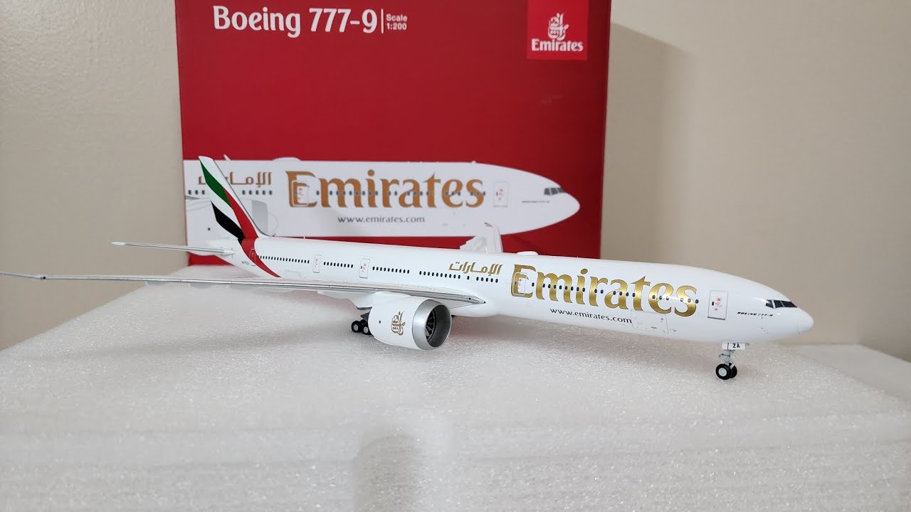 Распаковка Boeing 777-9 A6-EZA GeminiJets Emirates в масштабе 1:200