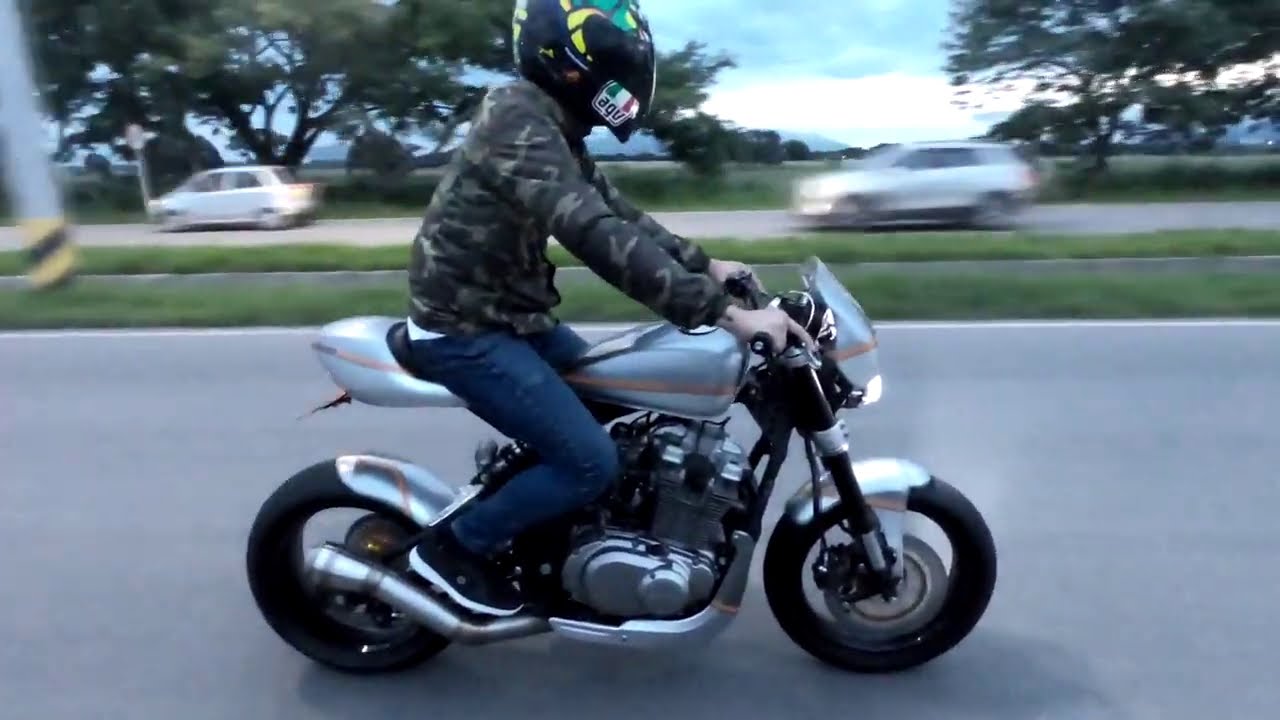 Suzuki GS 500 cafe racer by : @radicalbikescolombia