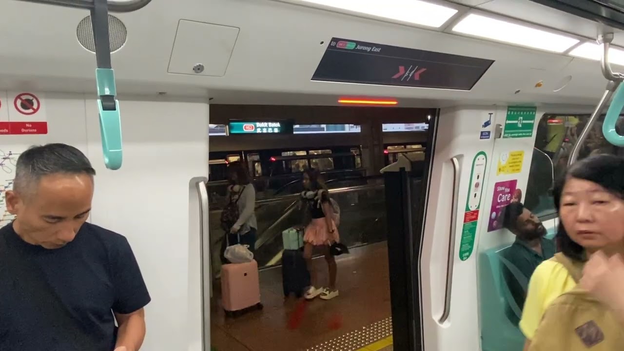 SMRT R151: 835/836 on North South Line - Bukit Gombak to Jurong East