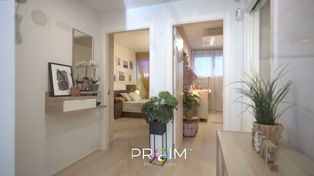 Impecable piso seminuevo con terraza, piscina y parking en el Eixample de Sabadell.